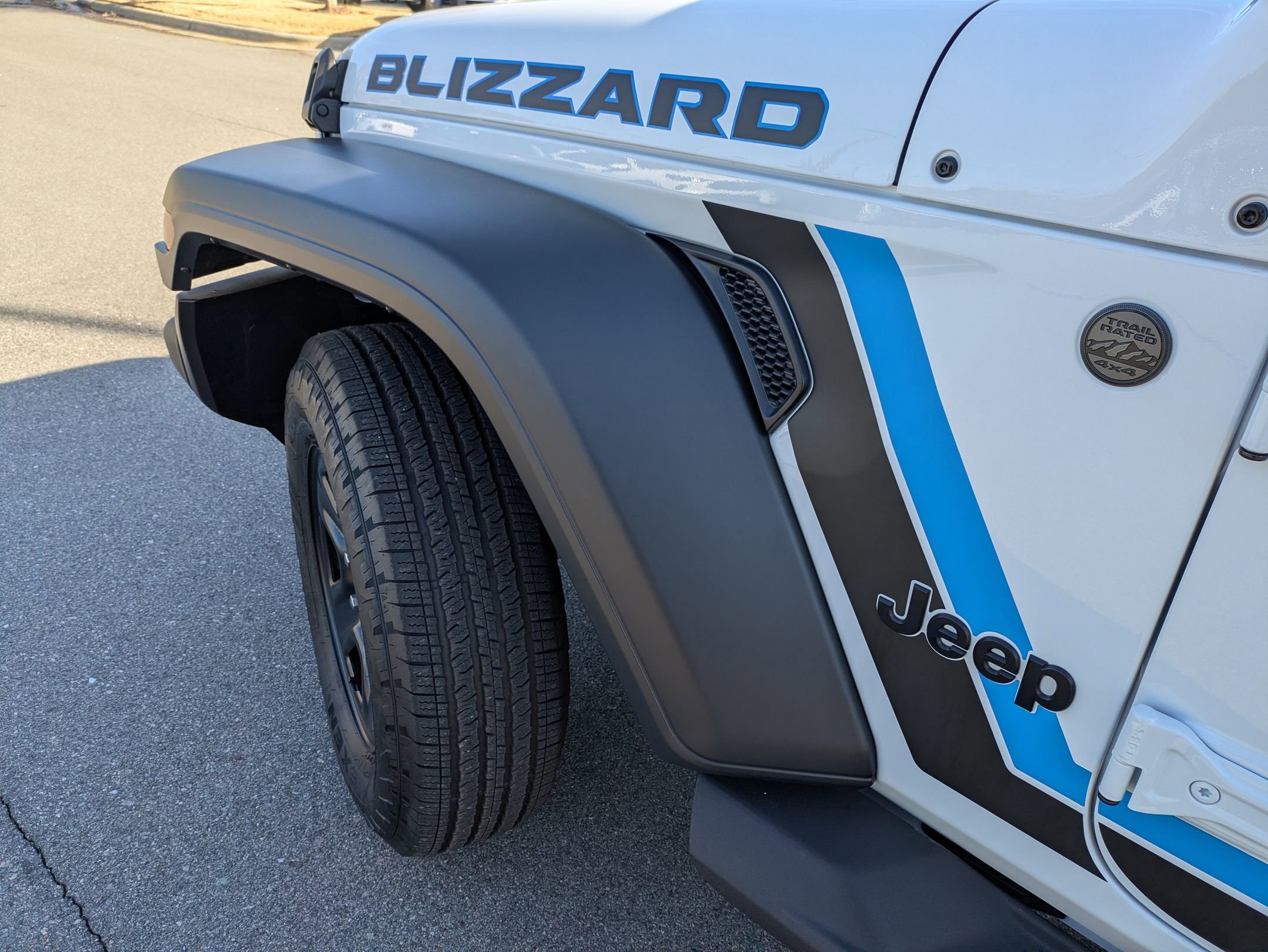 Used 2025 Jeep Wrangler Sport image 35