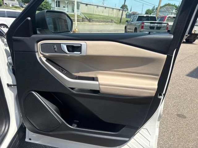 Certified 2023 Ford Explorer XLT w/ Equipment Group 202A AWD/4WD image 30