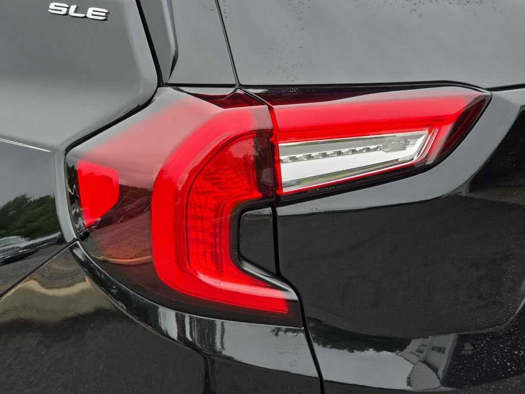 Used 2024 GMC Terrain SLE w/ Driver Convenience Package FWD image 30