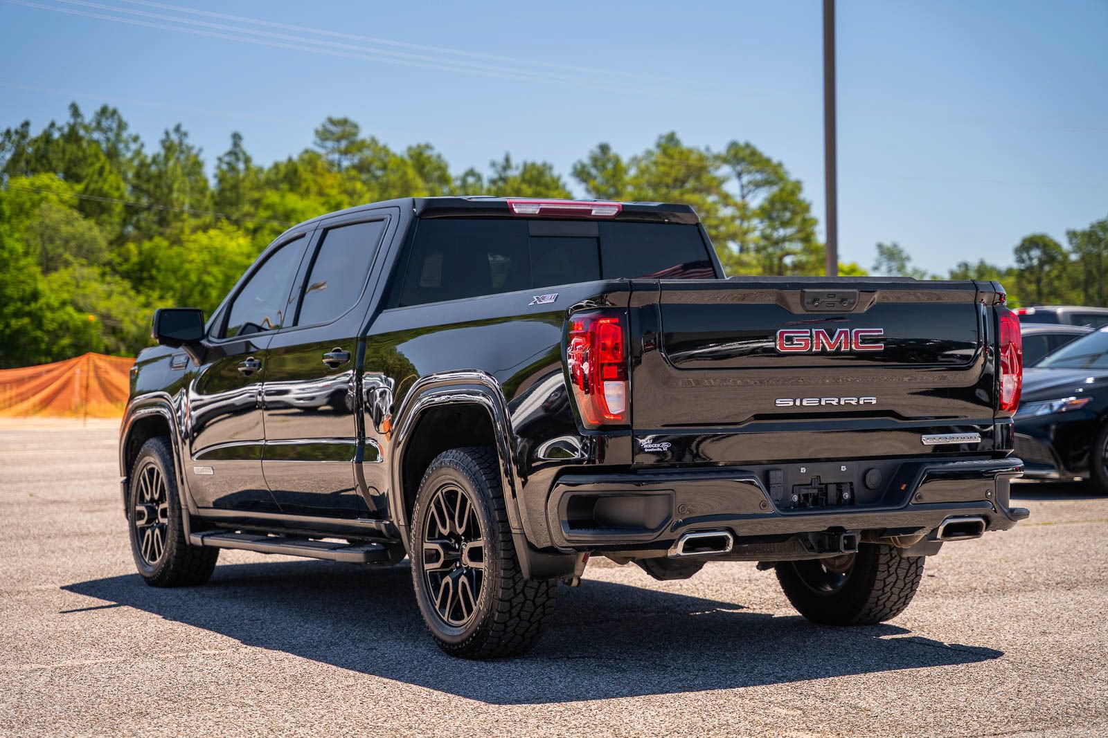 Used 2022 GMC Sierra 1500 Elevation w/ Elevation Premium Package AWD/4WD image 5