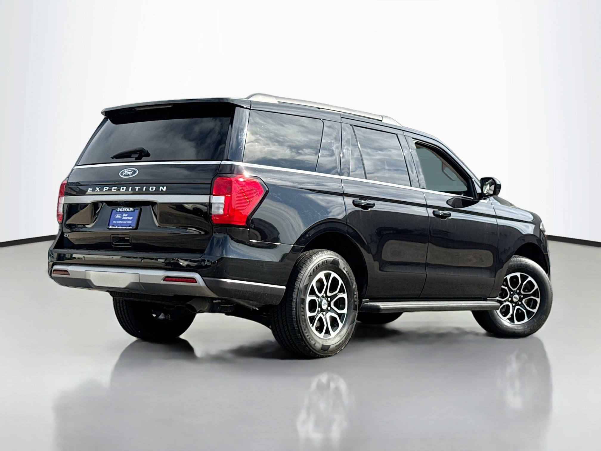 Certified 2024 Ford Expedition XLT AWD/4WD image 2