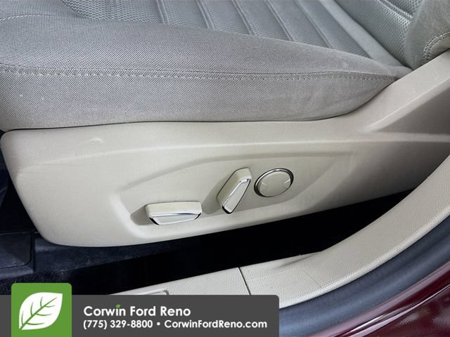 Certified 2017 Ford Fusion SE w/ Fusion SE Technology Package FWD image 18