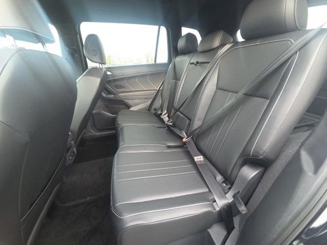 Used 2023 Volkswagen Tiguan SE R-Line AWD/4WD image 19