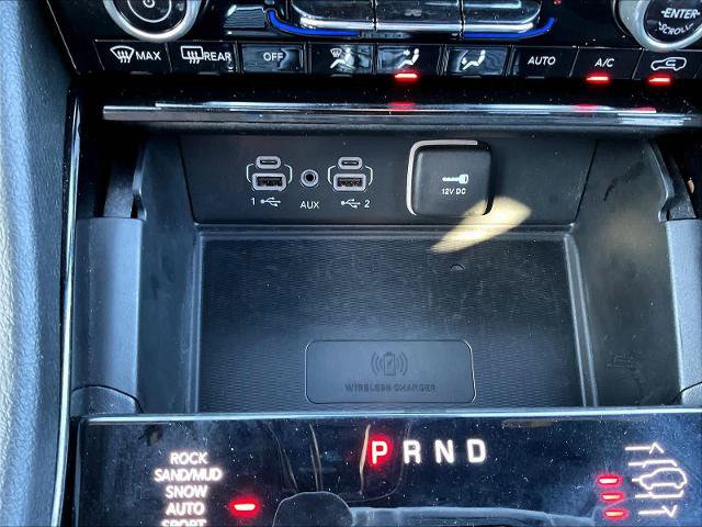 Used 2023 Jeep Grand Cherokee Overland w/ Advanced Protech Group III AWD/4WD image 18