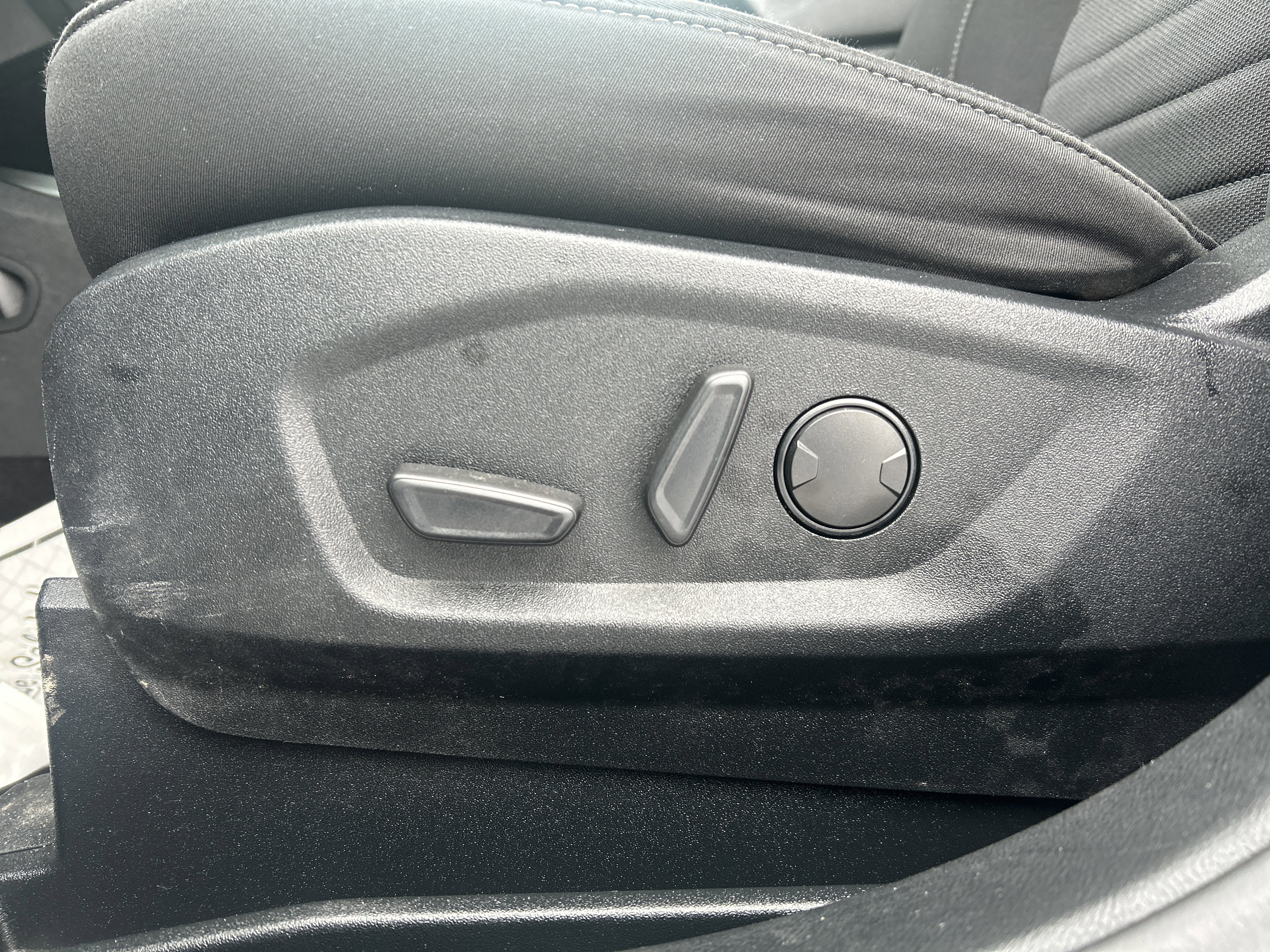 Certified 2020 Ford Edge SE image 13