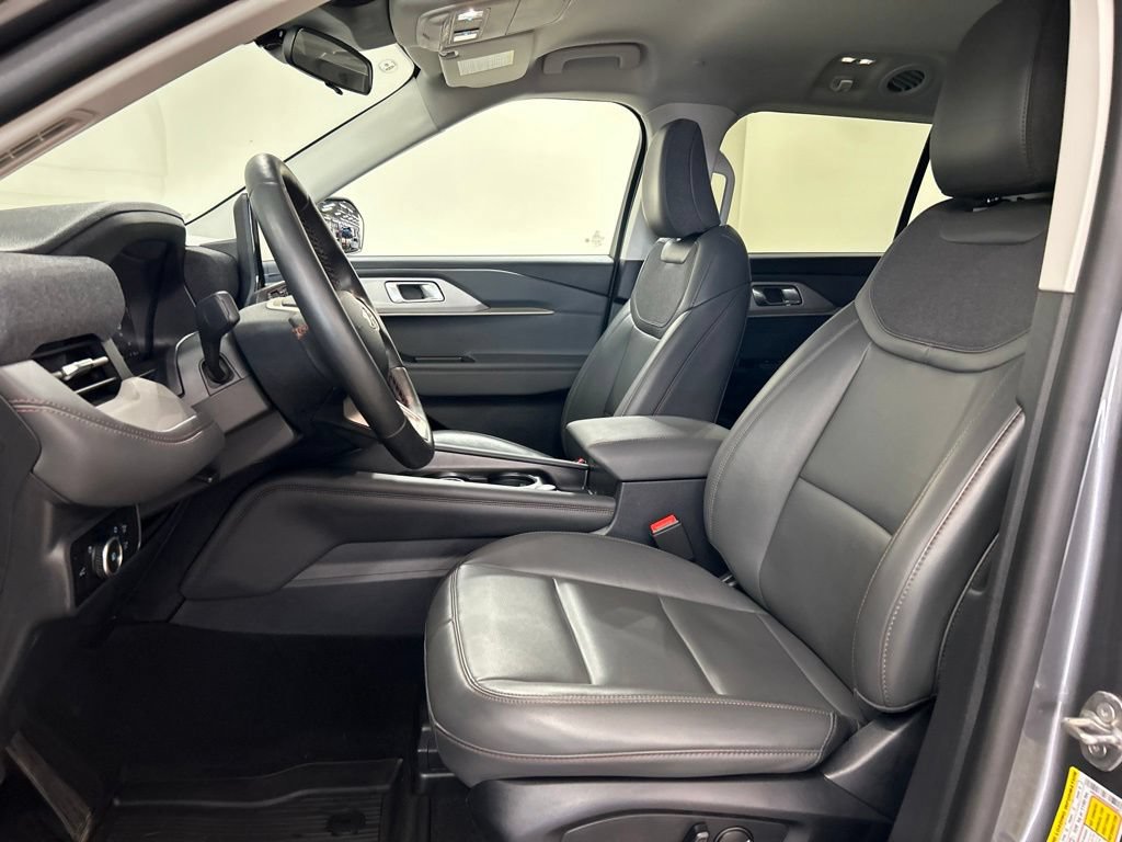 Certified 2025 Ford Explorer Active w/ Active Comfort Package AWD/4WD image 11
