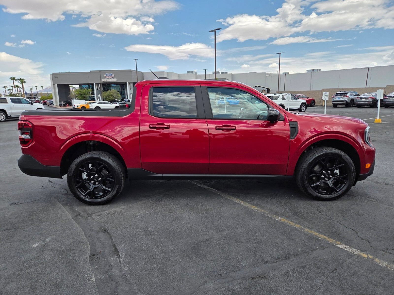 Certified 2025 Ford Maverick Lariat w/ Black Appearance Package AWD/4WD image 7