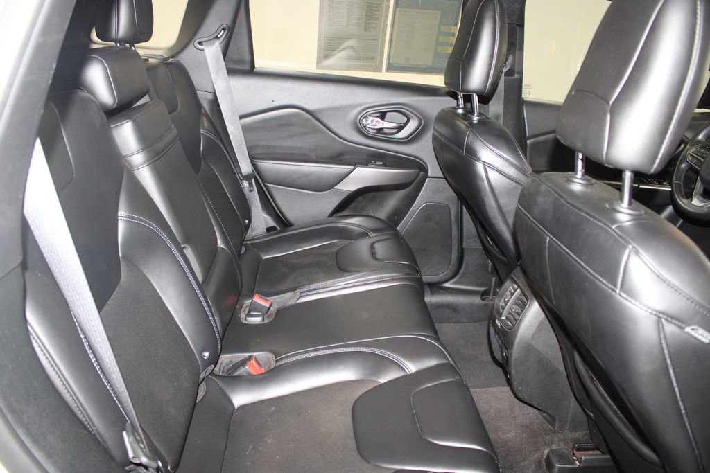 Used 2019 Jeep Cherokee Latitude Plus w/ Comfort/Convenience Group image 29