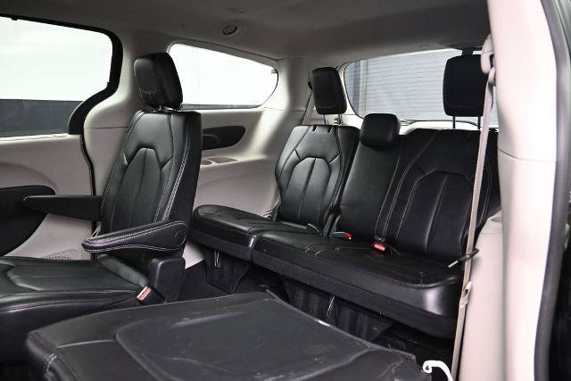 Used 2024 Chrysler Pacifica Touring-L FWD image 21