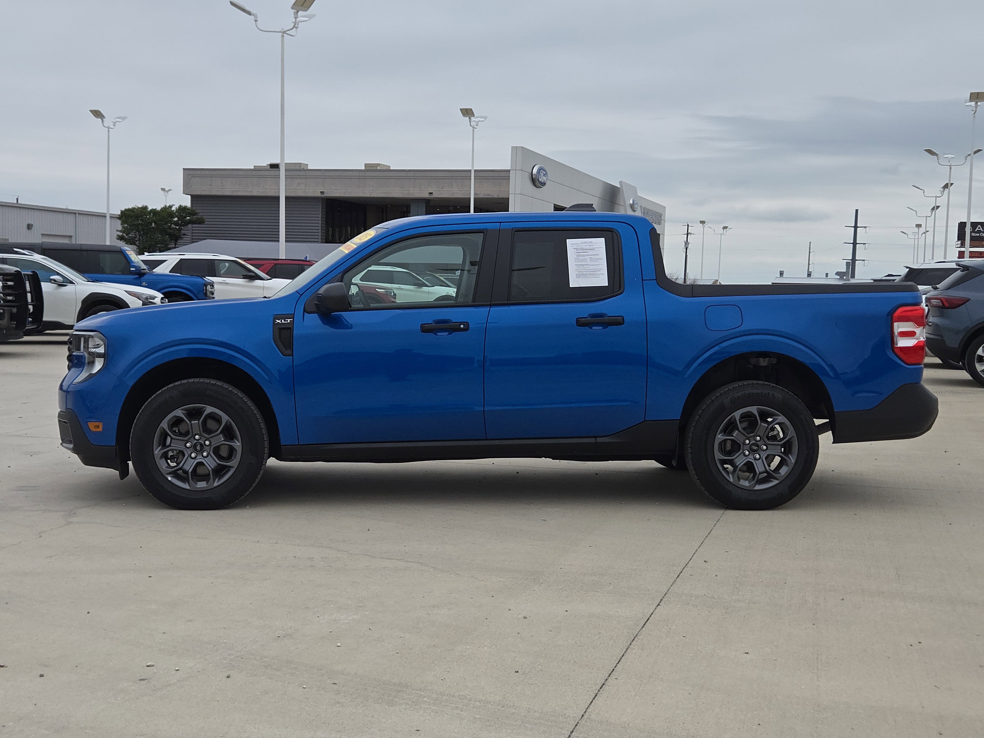 Certified 2025 Ford Maverick XLT w/ Equipment Group 302A AWD/4WD image 4