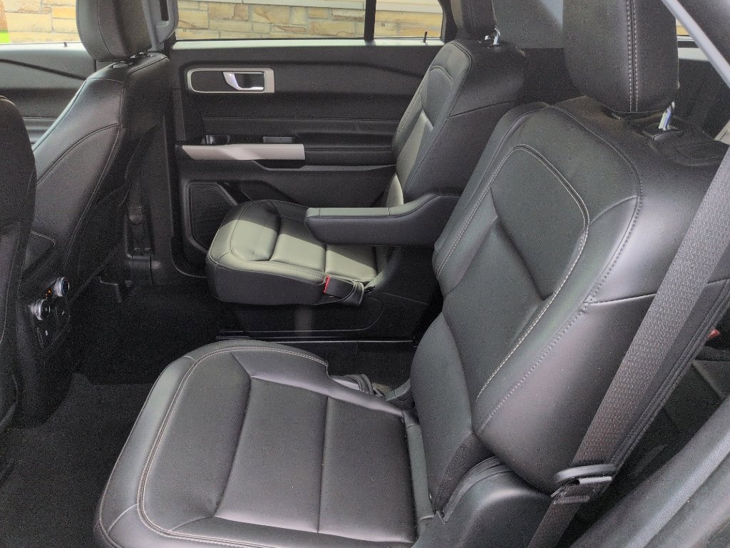 Certified 2023 Ford Explorer XLT w/ Equipment Group 202A image 7
