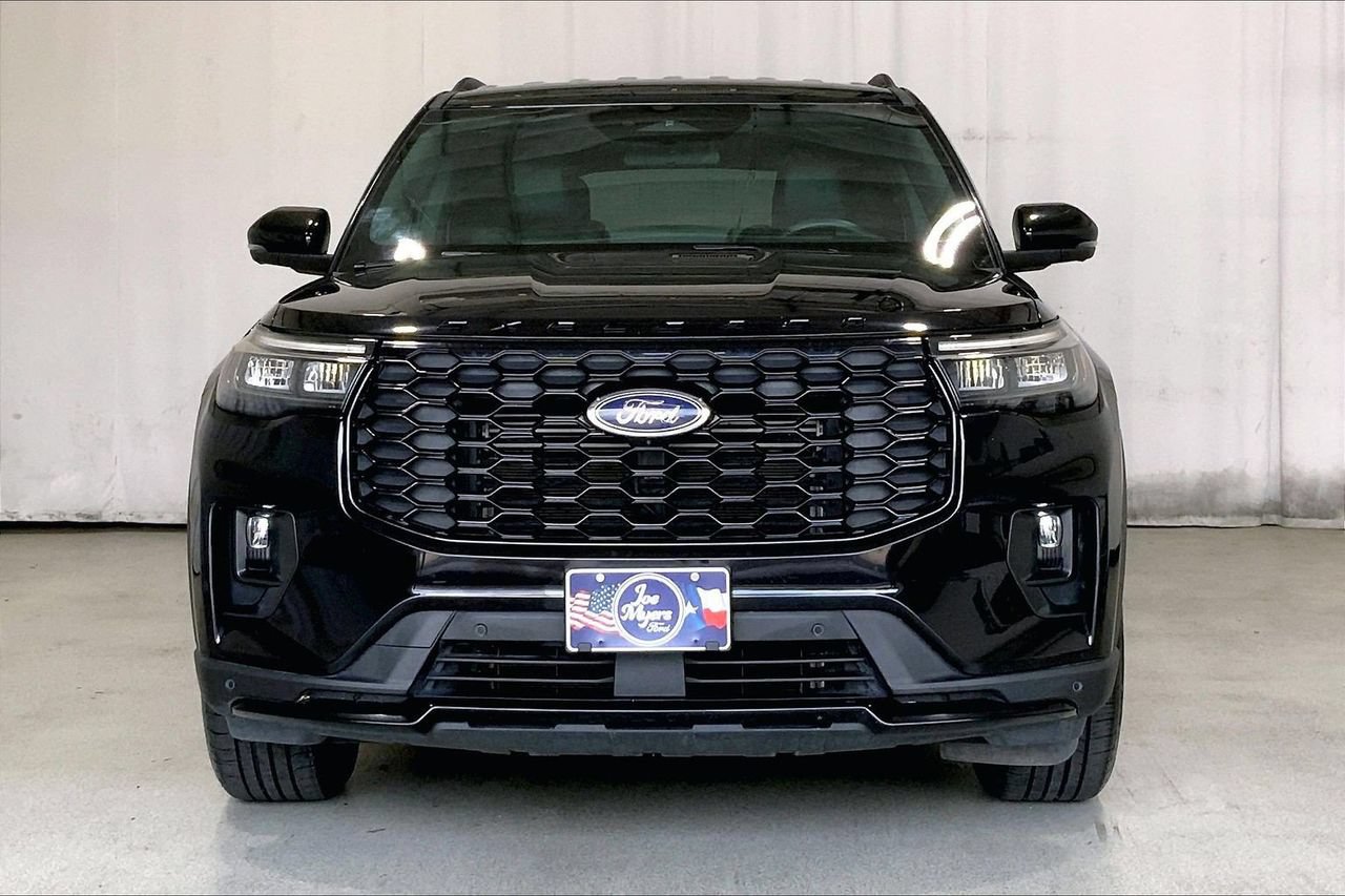 Certified 2025 Ford Explorer ST-Line AWD/4WD image 2