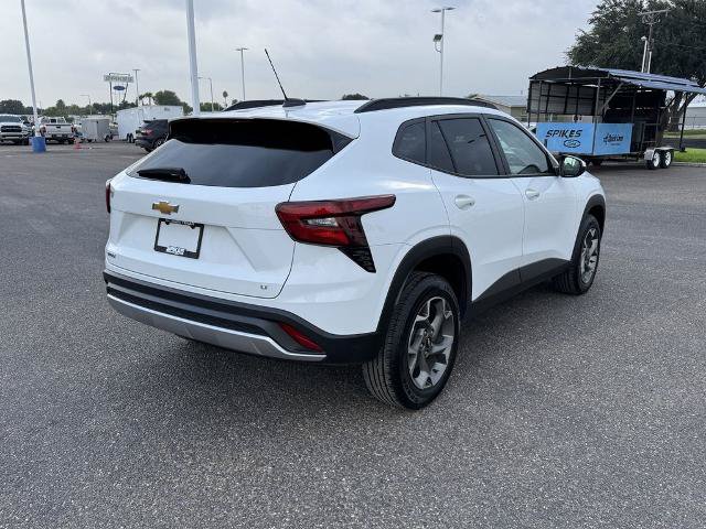 Used 2025 Chevrolet Trax LT FWD image 3