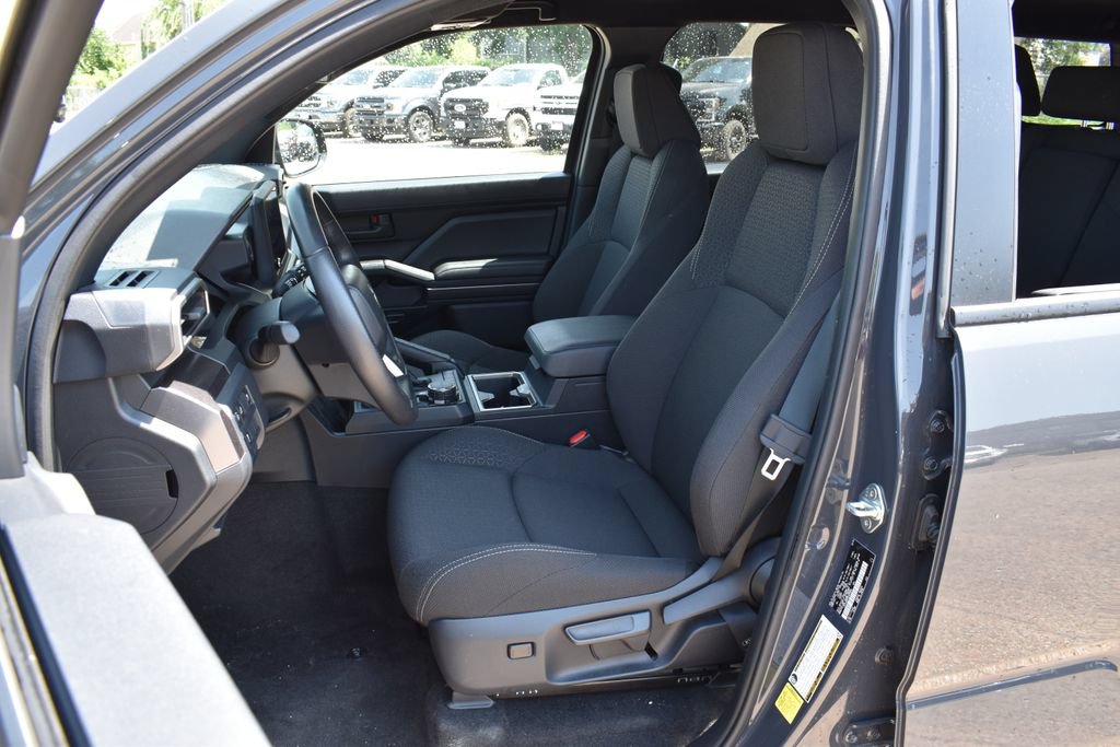Used 2025 Toyota 4Runner SR5 AWD/4WD image 6