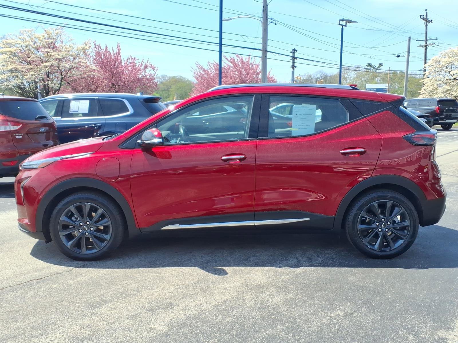 Used 2022 Chevrolet Bolt EUV Premier w/ Launch Edition image 2