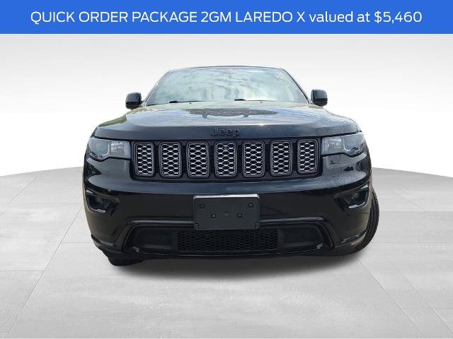 Used 2022 Jeep Grand Cherokee Laredo X AWD/4WD image 3