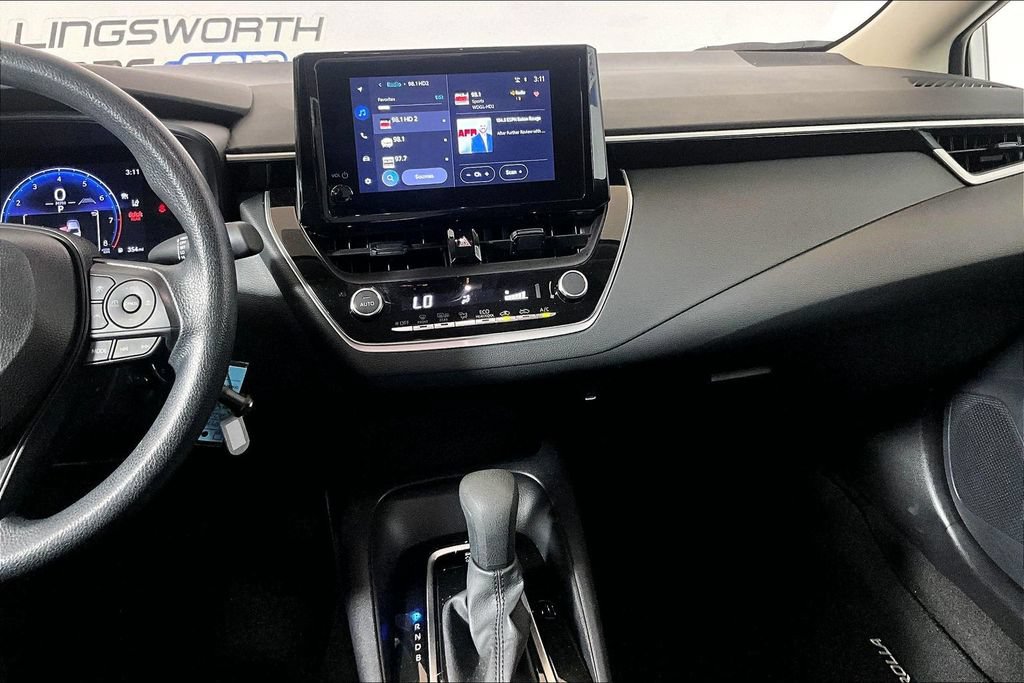 Used 2026 Toyota Corolla LE FWD image 5