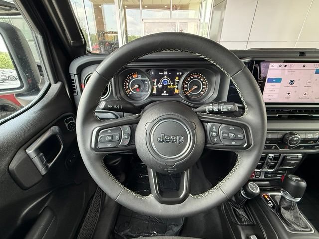 Used 2025 Jeep Wrangler Unlimited Rubicon AWD/4WD image 22