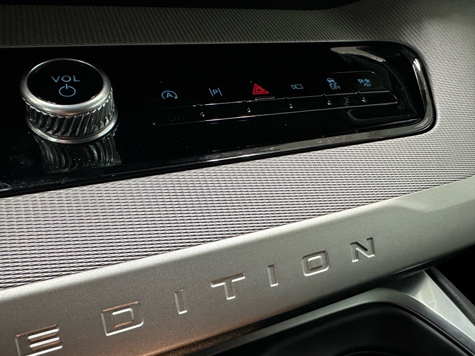 Certified 2025 Ford Expedition Active RWD image 38