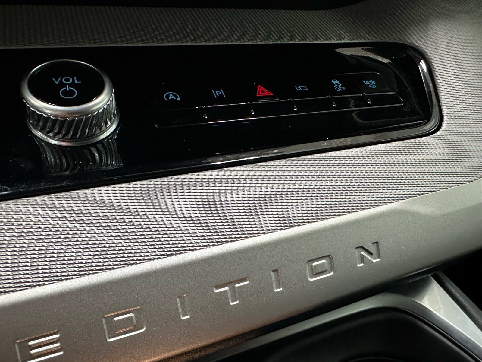 Certified 2025 Ford Expedition Active image 38