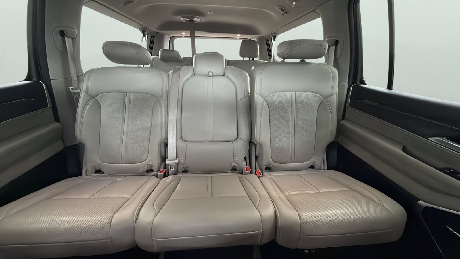 Used 2024 Jeep Wagoneer L Series II RWD image 25