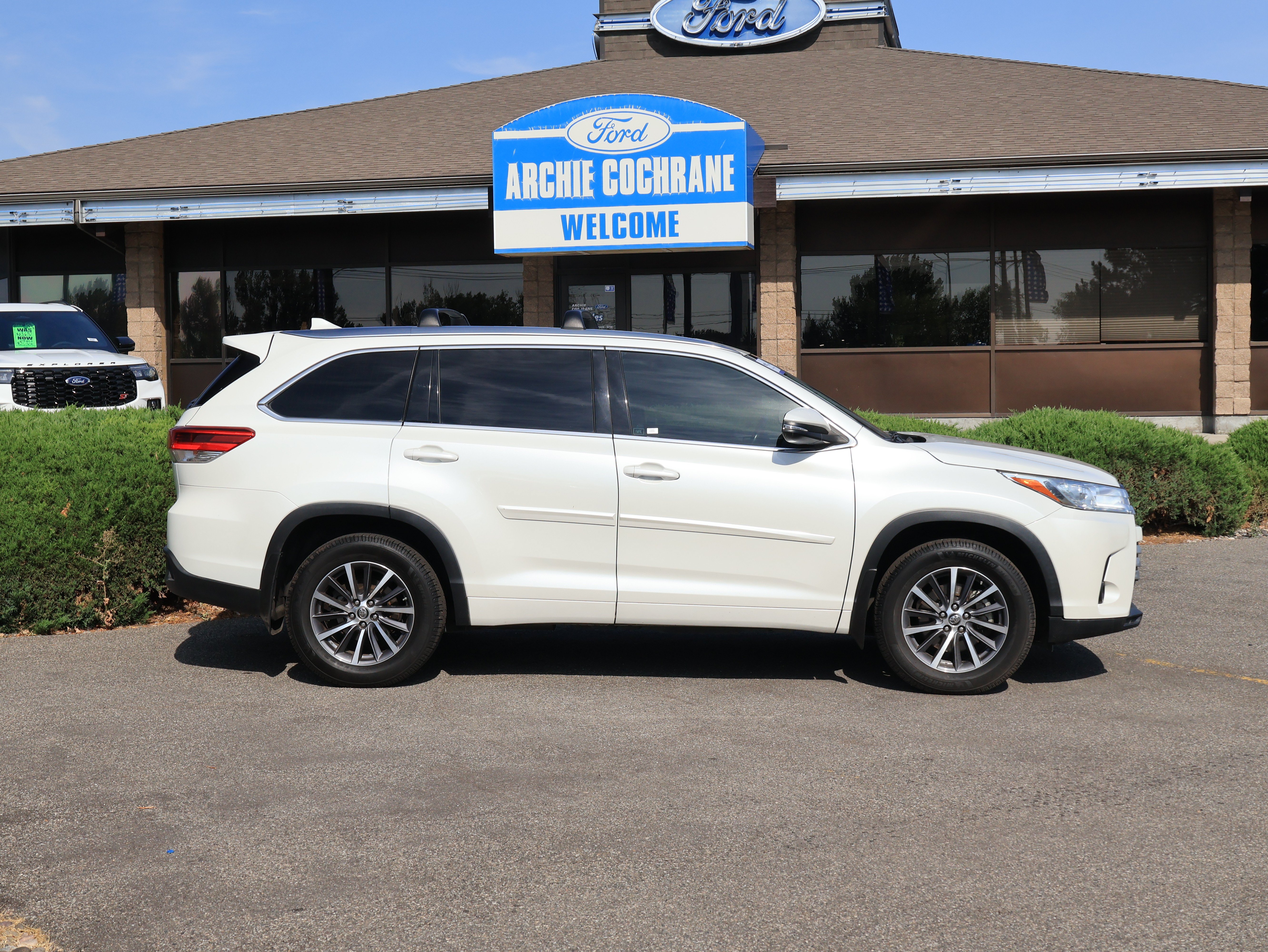 Used 2018 Toyota Highlander XLE AWD/4WD image 6