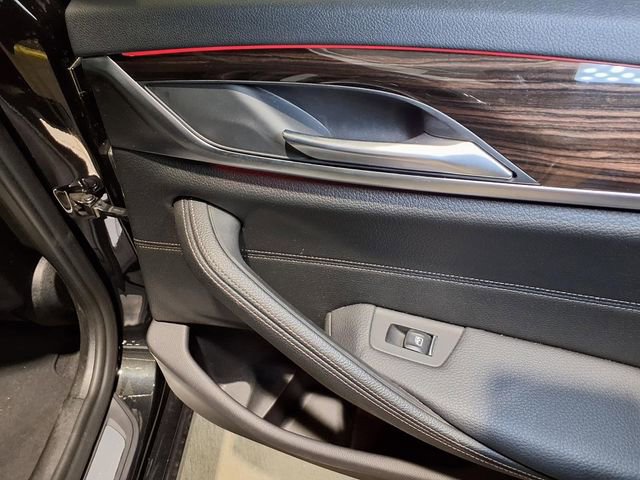 Used 2019 BMW 530e image 28