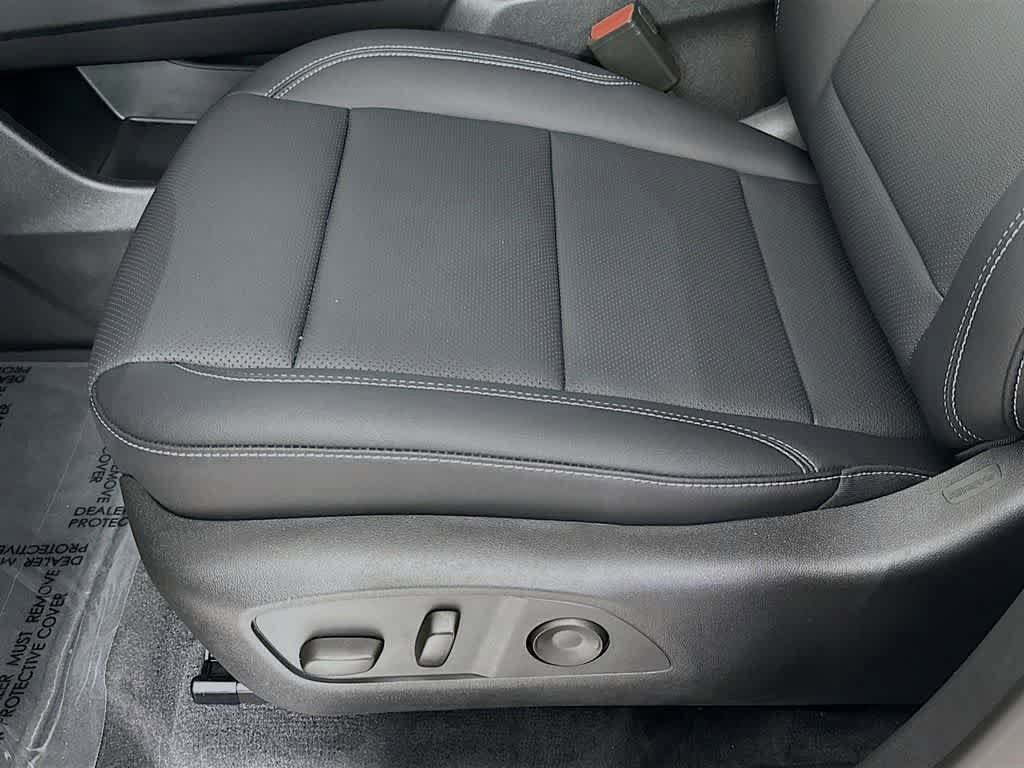 Used 2025 Chevrolet Traverse LT w/ Driver Confidence Package FWD image 31
