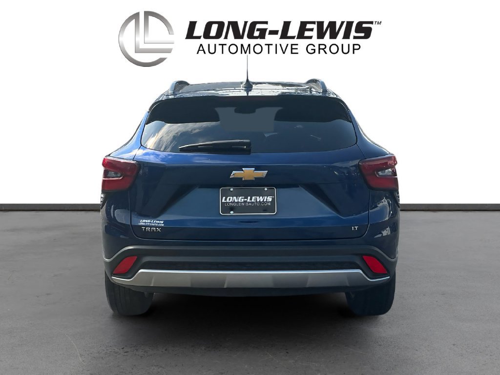 Used 2024 Chevrolet Trax LT w/ Sunroof Package FWD image 5