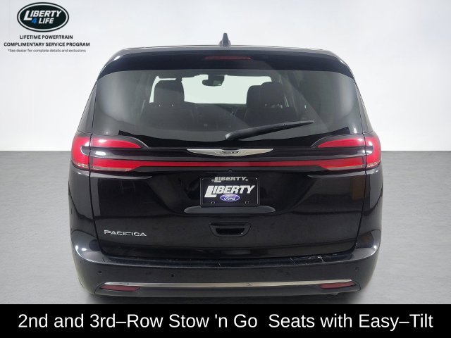 Used 2024 Chrysler Pacifica Touring-L FWD image 4