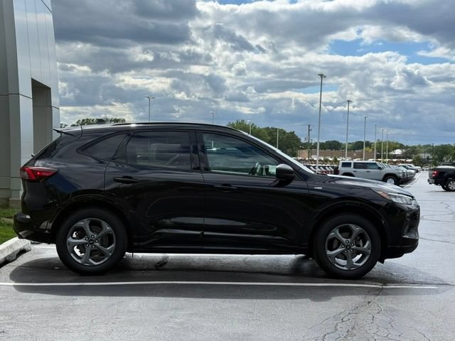 Certified 2023 Ford Escape ST-Line w/ Tech Pack #1 AWD/4WD image 6
