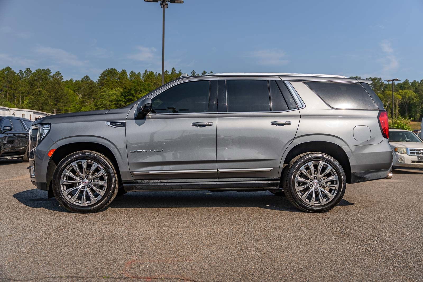 Used 2021 GMC Yukon Denali w/ Denali Premium Package RWD image 4