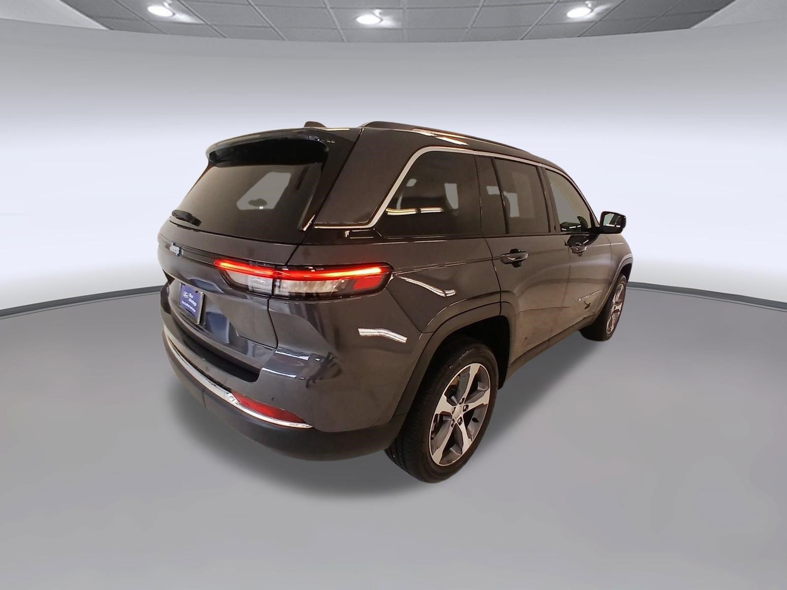 Used 2023 Jeep Grand Cherokee 4WD 4xe image 7