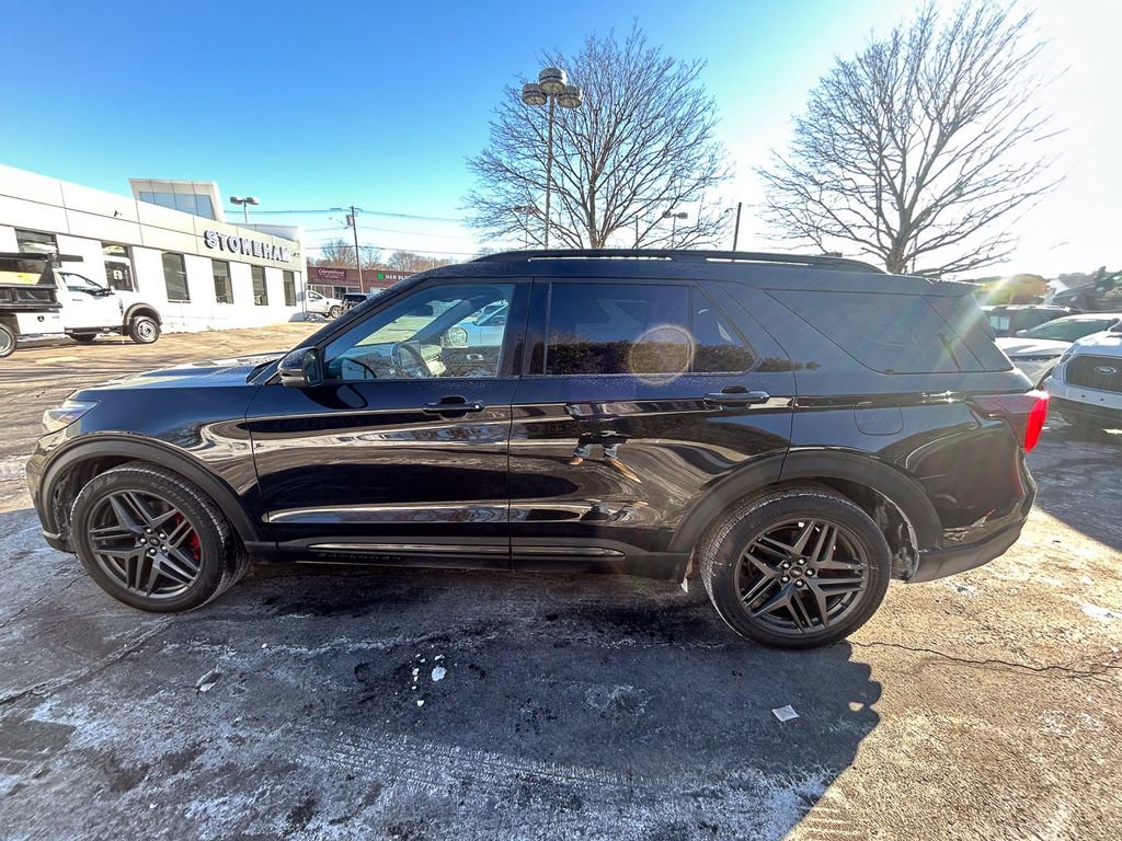 Certified 2025 Ford Explorer ST AWD/4WD image 4