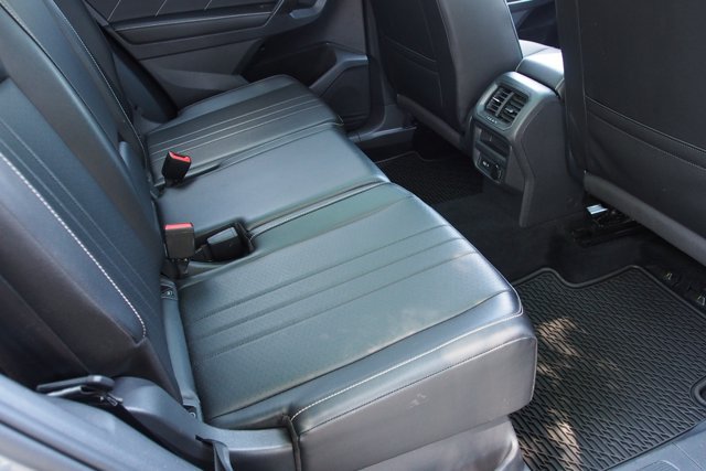 Used 2022 Volkswagen Tiguan SE R-Line AWD/4WD image 16