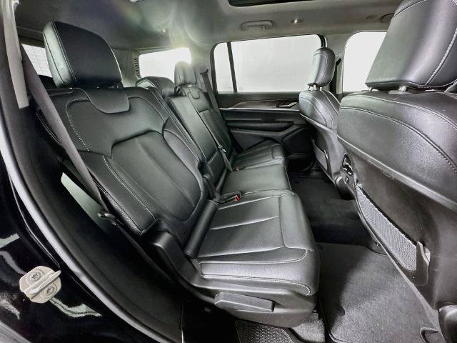 Used 2023 Jeep Grand Cherokee L Limited AWD/4WD image 30