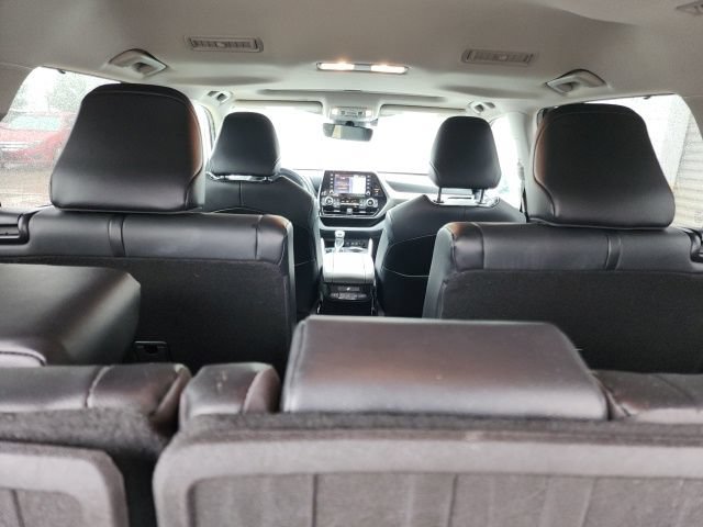 Used 2021 Toyota Highlander XLE AWD/4WD image 36