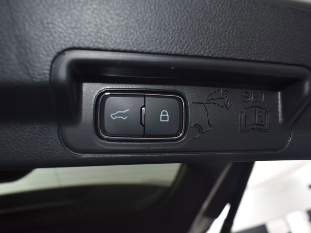 Certified 2025 Ford Explorer ST image 38