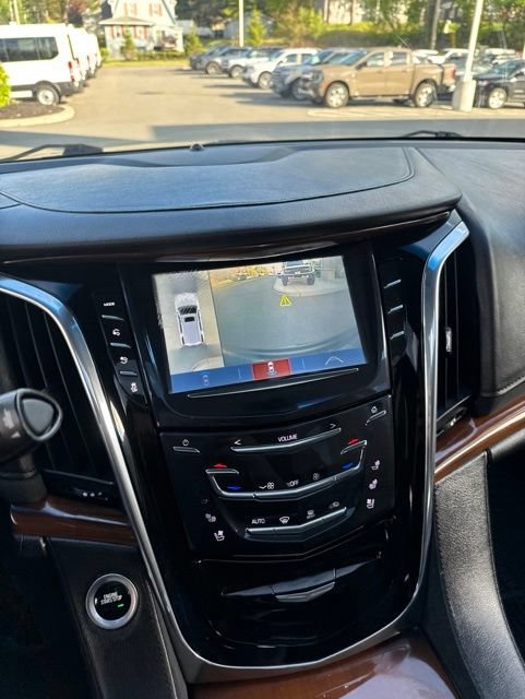 Used 2018 Cadillac Escalade Luxury AWD/4WD image 36
