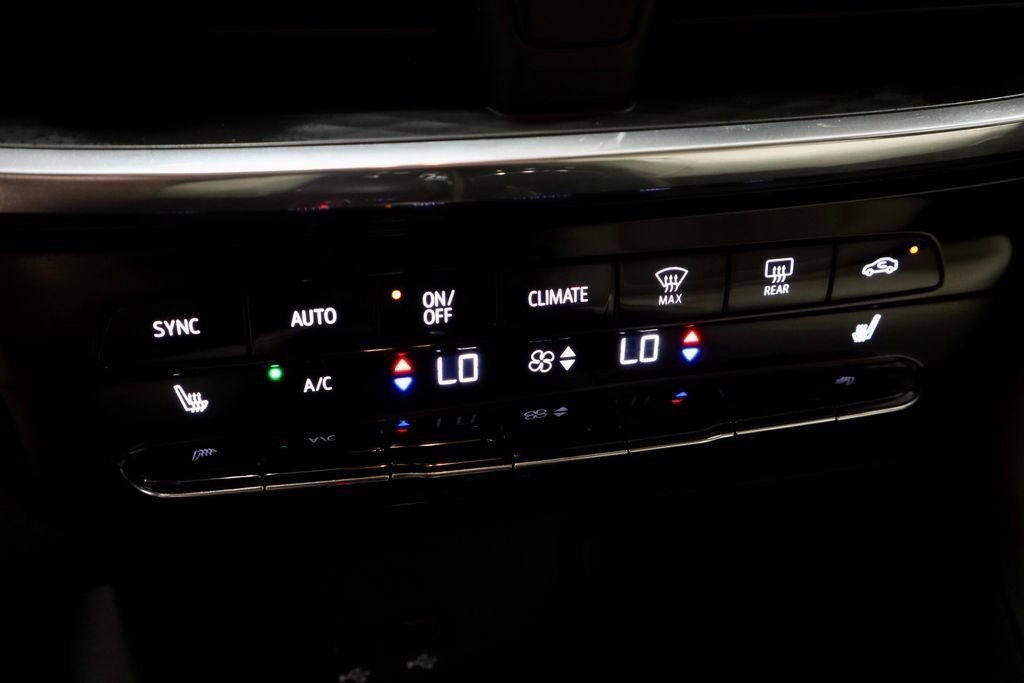 Used 2024 Buick Encore GX Avenir w/ Avenir Technology Package image 33