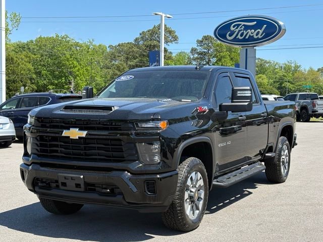 Used 2025 Chevrolet Silverado 2500 Custom w/ Custom Value Package image 1