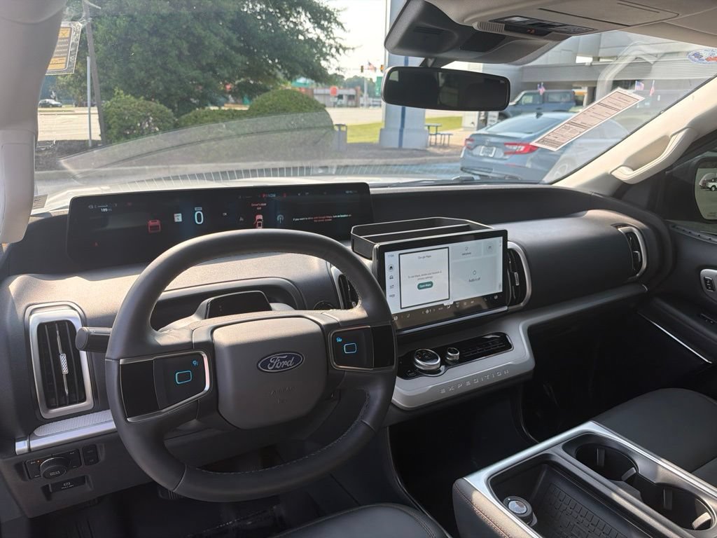 Certified 2025 Ford Expedition Active AWD/4WD image 19