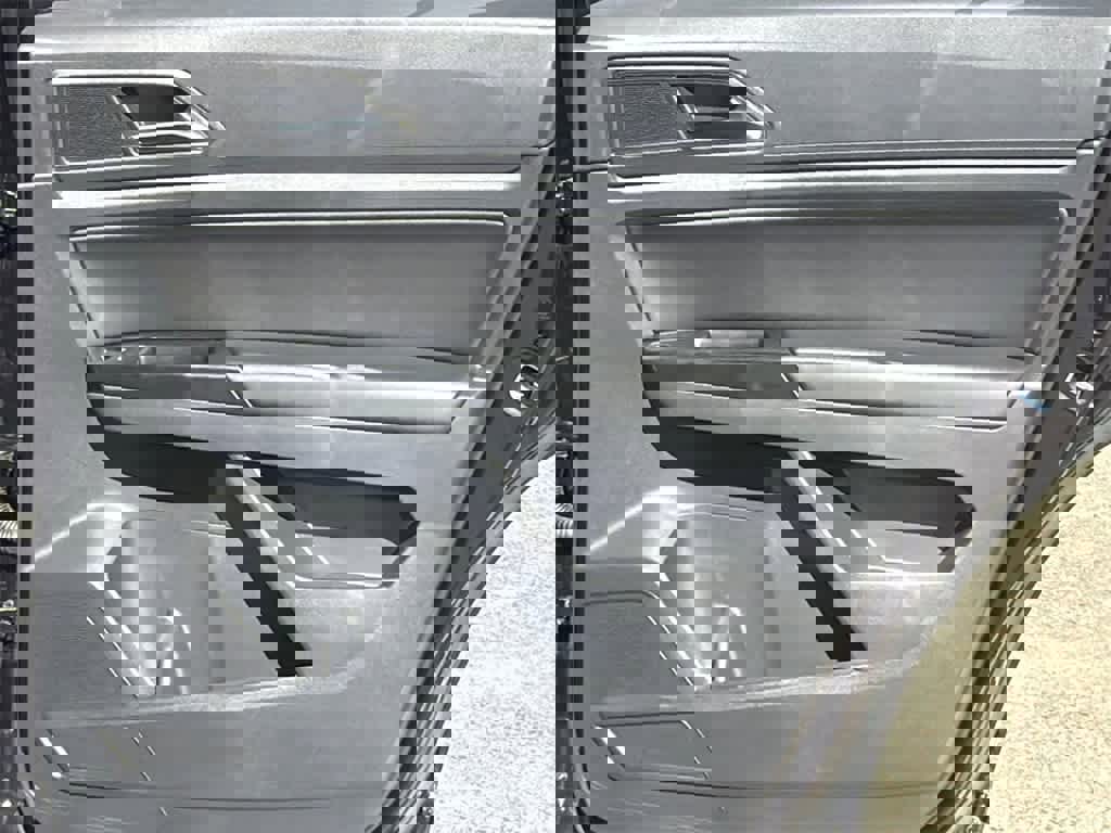 Used 2020 Volkswagen Atlas Cross Sport SE w/ Panoramic Sunroof Package image 15