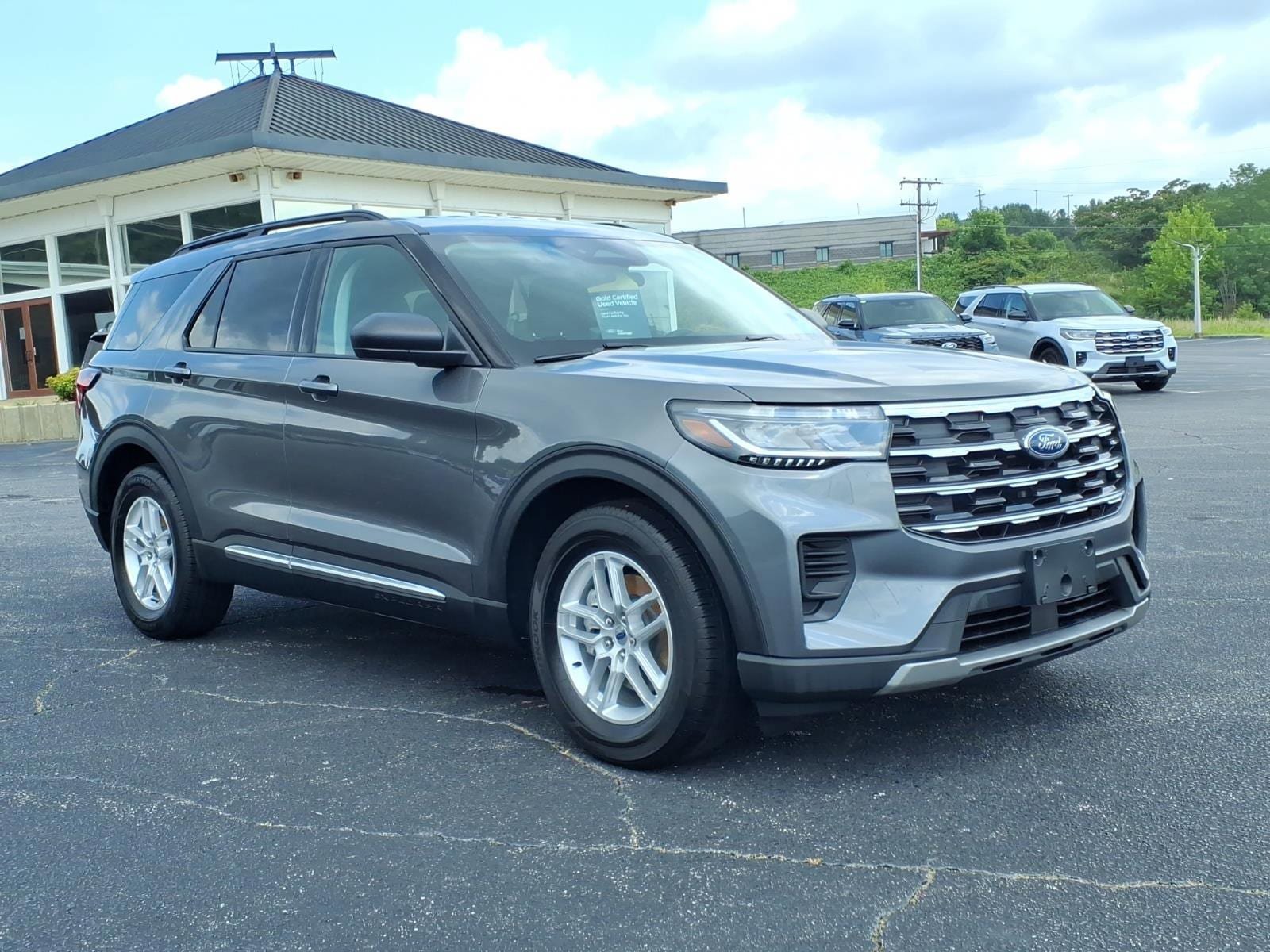 Certified 2025 Ford Explorer Active RWD image 2