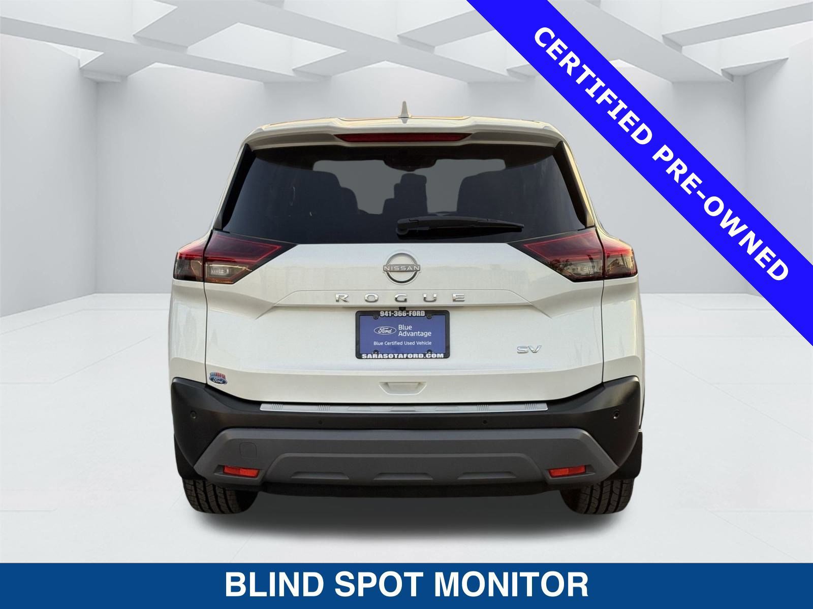 Used 2023 Nissan Rogue SV image 3