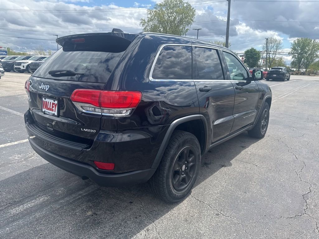 Used 2017 Jeep Grand Cherokee Laredo AWD/4WD video 3