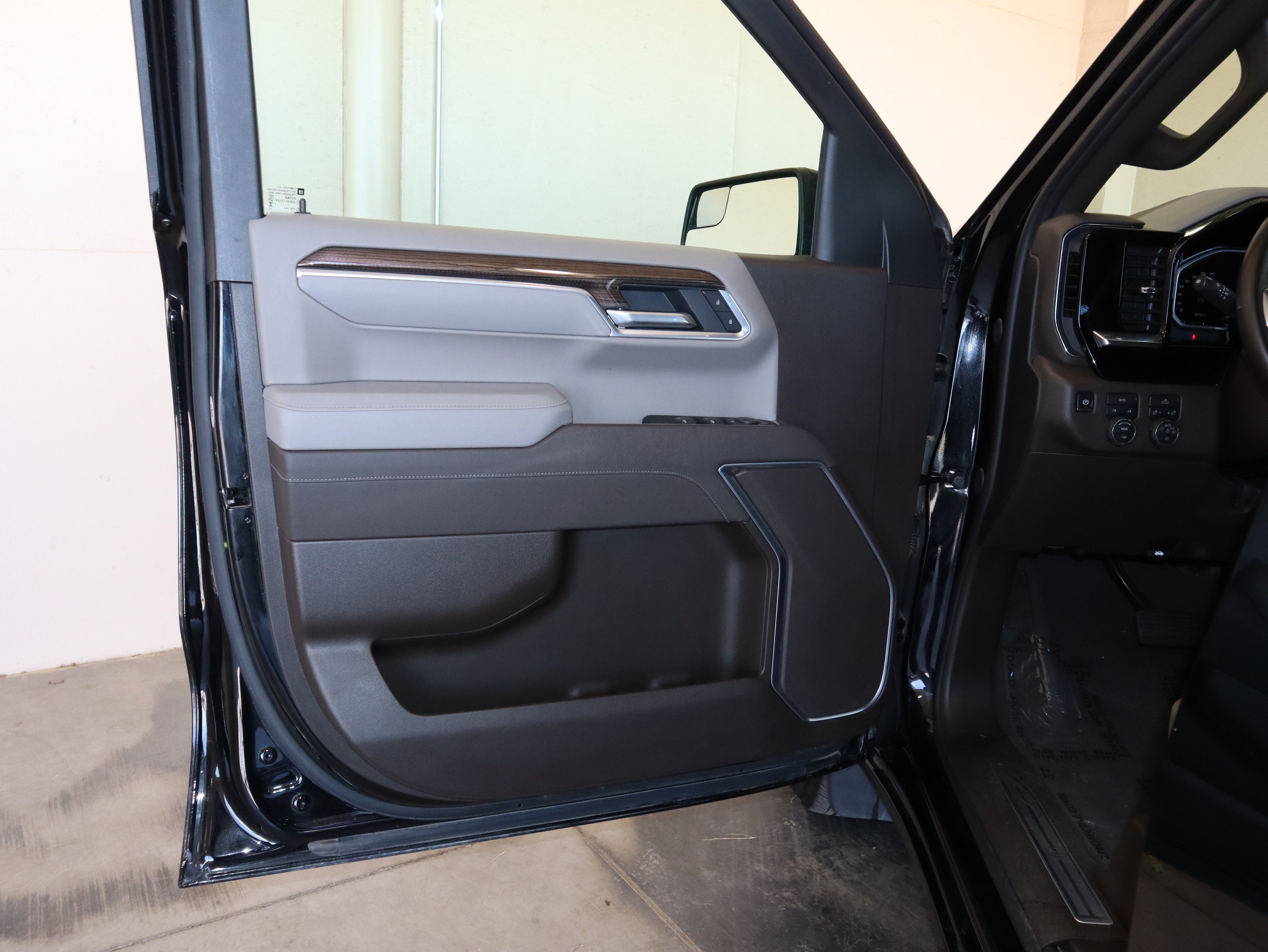 Used 2026 Chevrolet Silverado 1500 RST AWD/4WD image 32