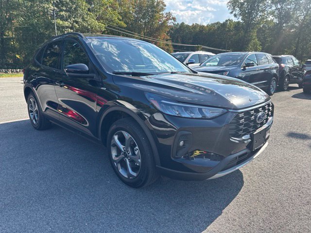 Certified 2025 Ford Escape ST-Line Select AWD/4WD image 4