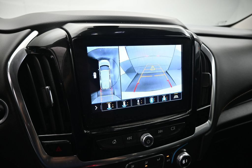 Used 2020 Chevrolet Traverse LT w/ LT Premium Package FWD image 16