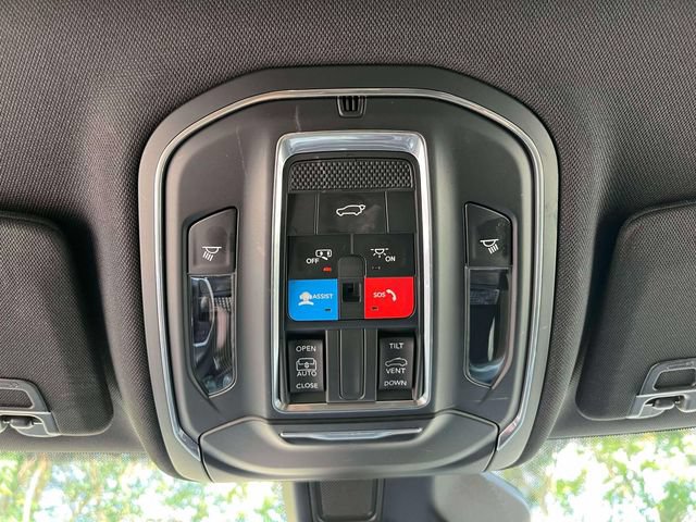 Used 2025 Jeep Grand Cherokee Altitude AWD/4WD image 37